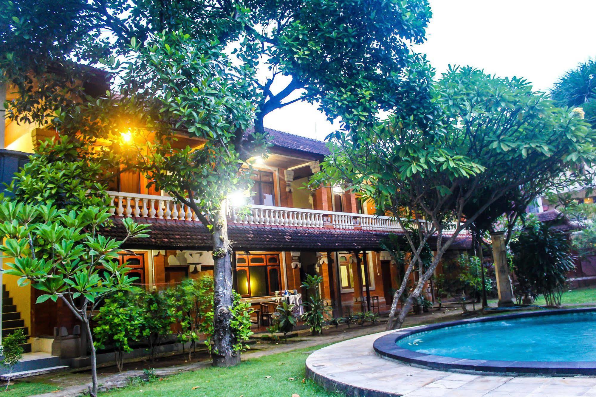 Budhi Beach Inn Kuta Lombok Extérieur photo