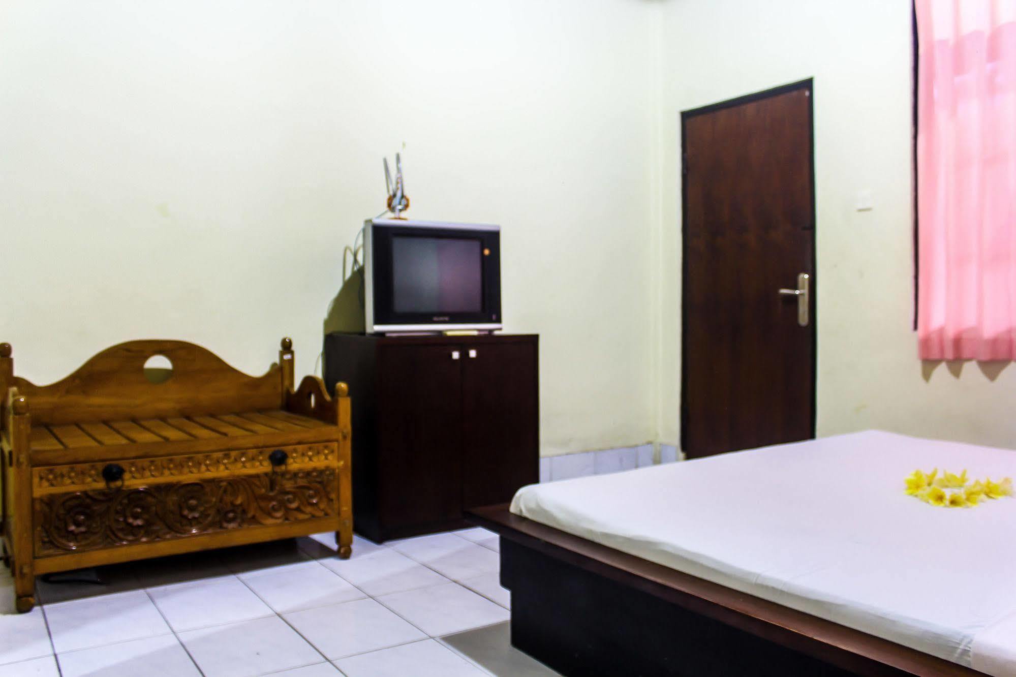 Budhi Beach Inn Kuta Lombok Extérieur photo