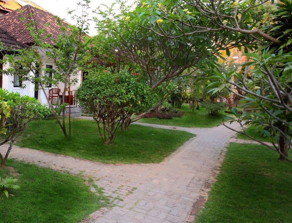 Budhi Beach Inn Kuta Lombok Extérieur photo