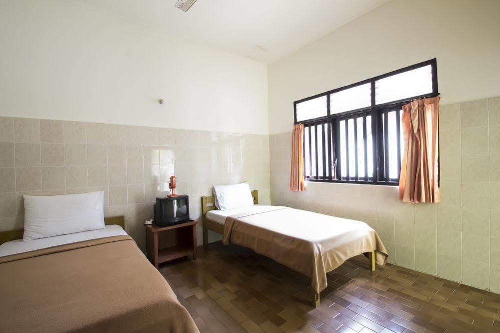Budhi Beach Inn Kuta Lombok Extérieur photo
